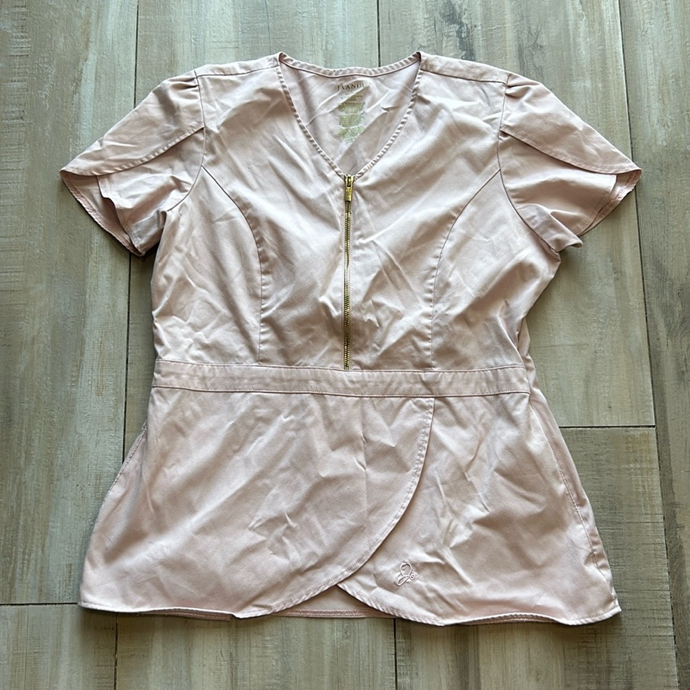 Large Jaanuu scrub top